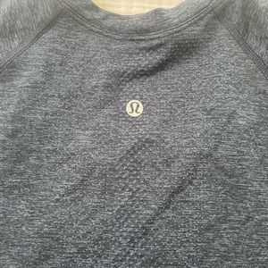 LuLuLemon Swiftly Tech 2.0 Heather Navy size large. Excellent condition.